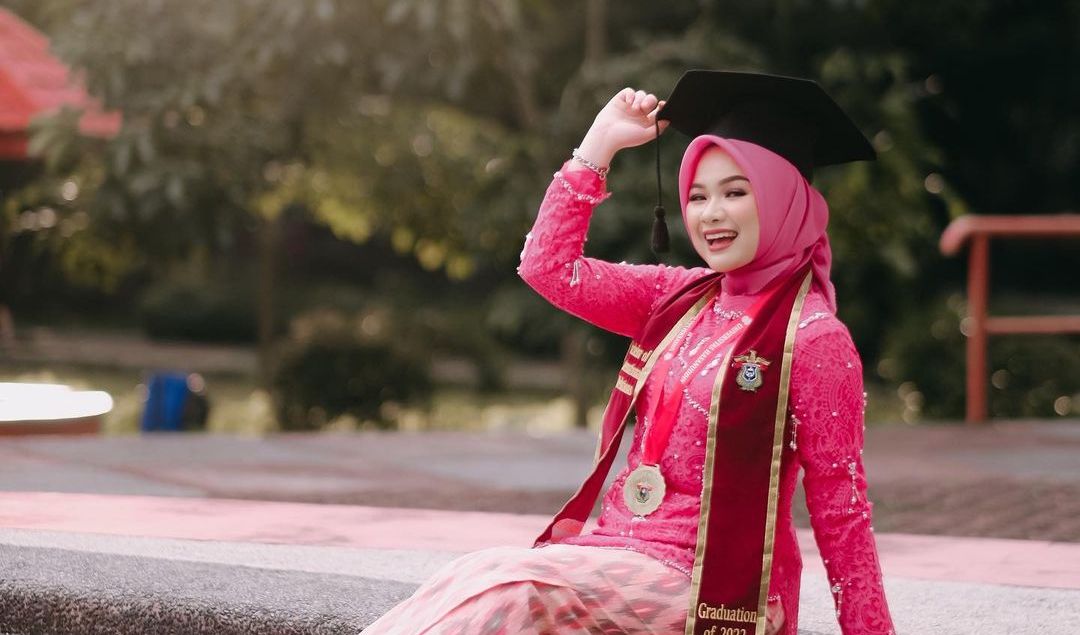 <b>Lulusan Universitas Hasanuddin Makassar</b>