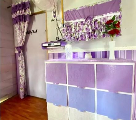 Dari Luar Rumah Berdinding Kayu Atap Seng di Rawa itu Bak Gubuk Reyot, Pas Lihat Dalamnya Bikin Takjub