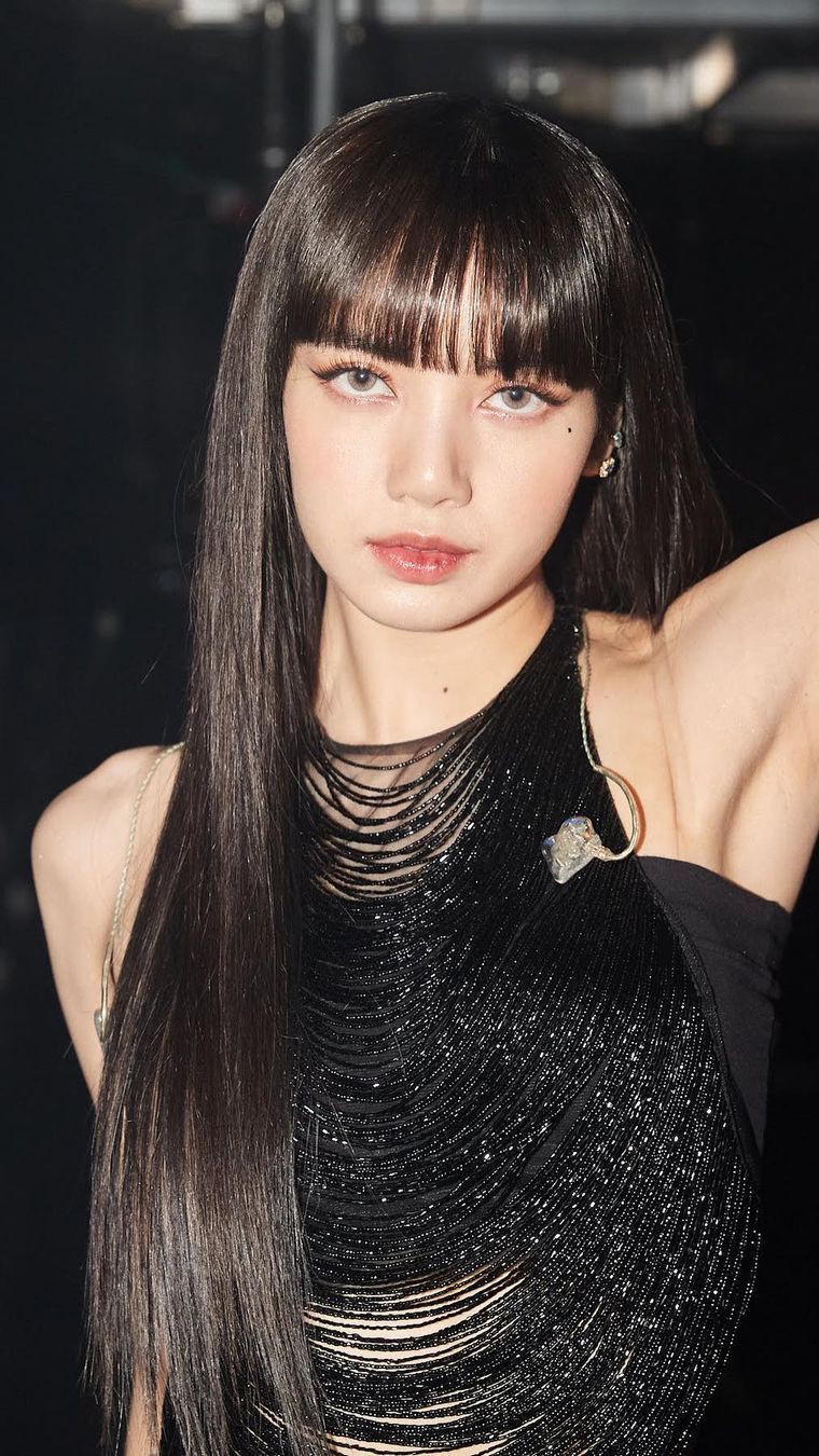 BLACKPINK's Lisa Reportedly Rejected 2 Contracts from YG Entertainment Worth $40 Million