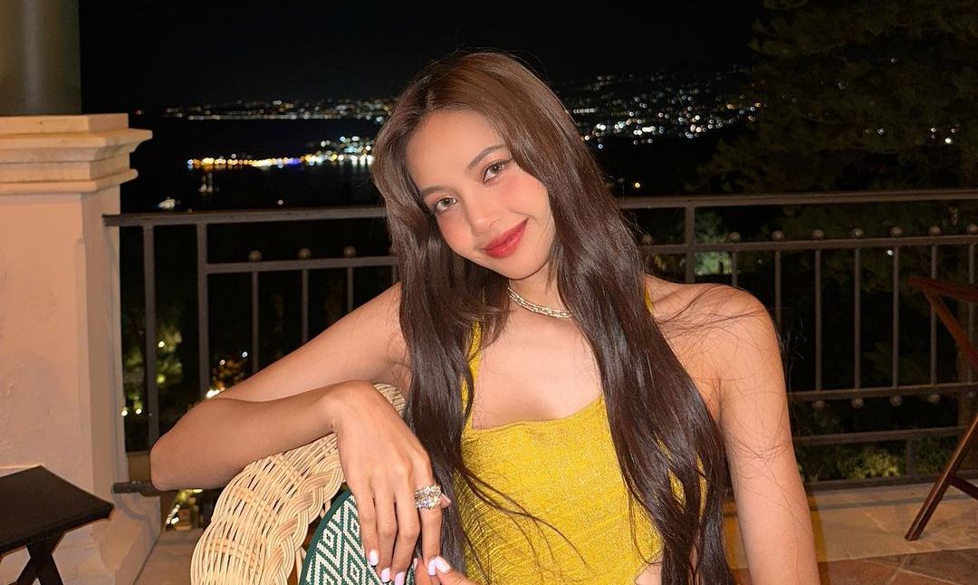 BLACKPINK's Lisa Reportedly Rejected 2 Contracts from YG Entertainment Worth $40 Million