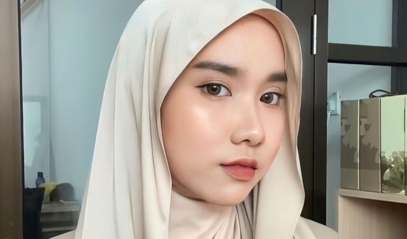 <b>Pakai bahan satin yang tidak terlalu licin</b>