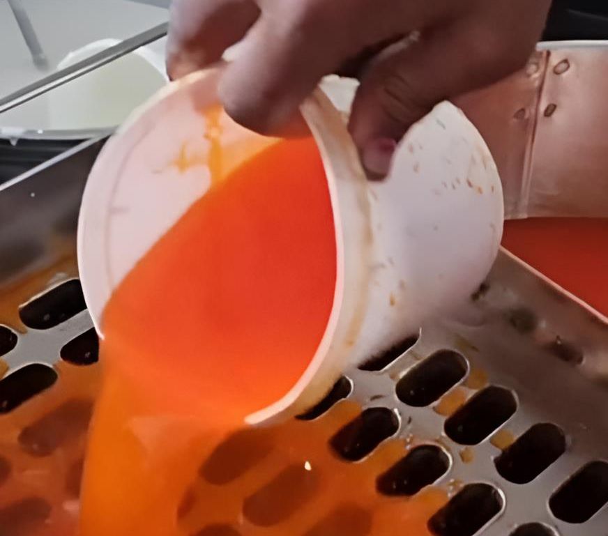 Es Krim India Ini dari Luar Terlihat Menyegarkan, Pas Tahu Proses Pembuatan di Pabriknya Rasa Haus Langsung Hilang