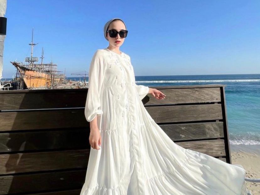 Model Hijab Turban Stylish untuk Liburan ke Pantai