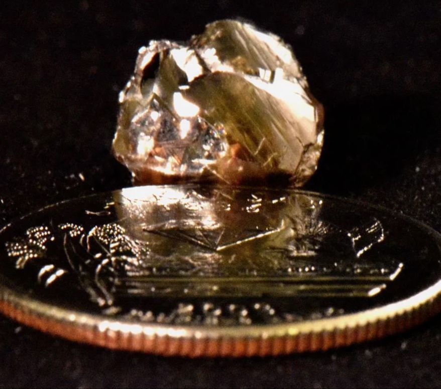 7-Years-Old Kid Found A 2,95 Carat Diamond!