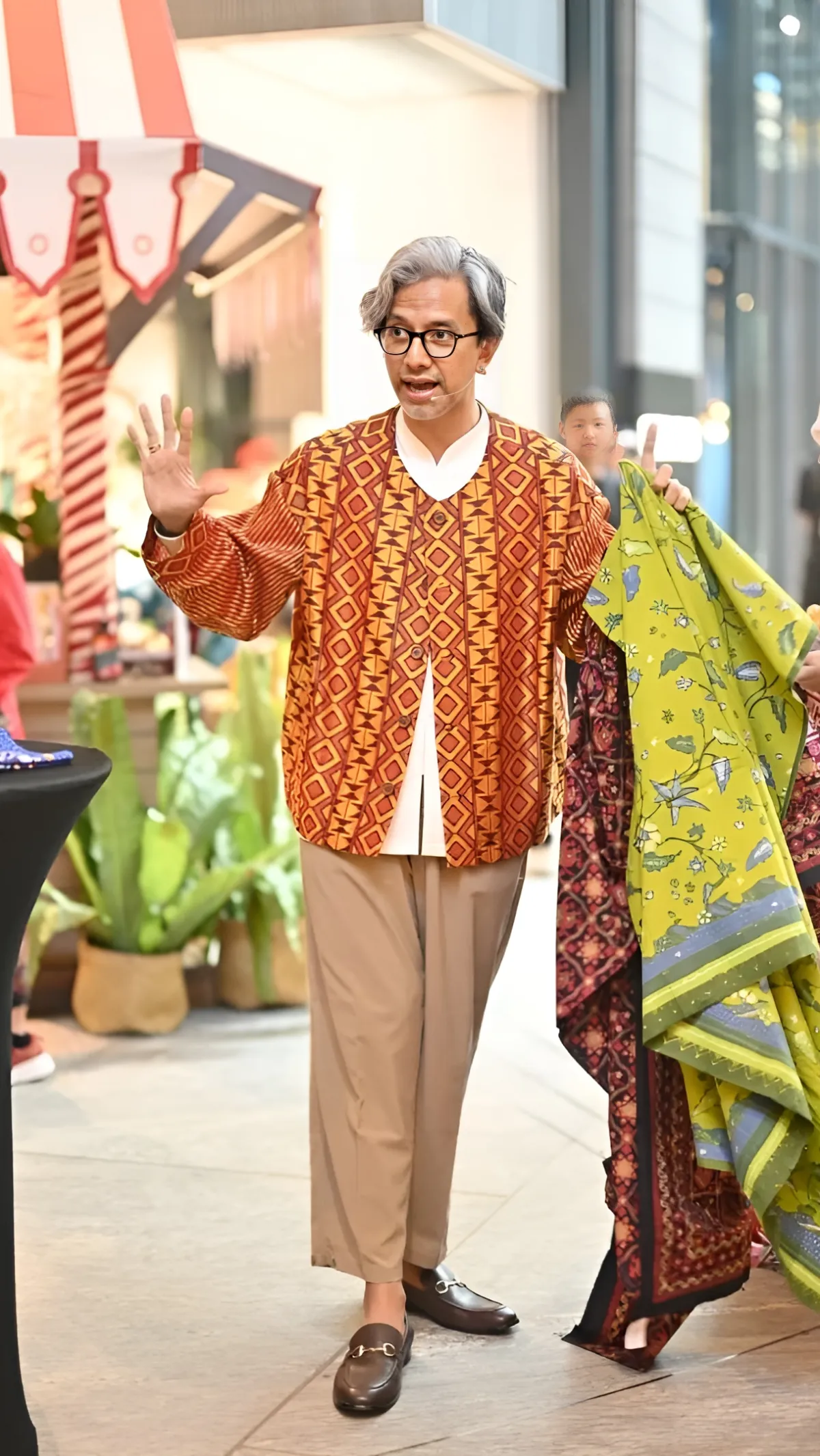 Didiet Maulana Bawa Pesona Wiron ke New York Fashion Week