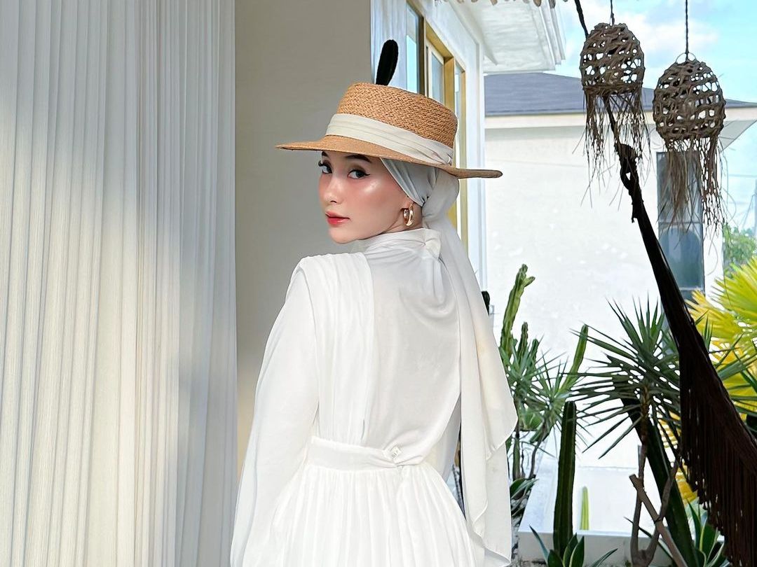 Model Hijab Turban Stylish untuk Liburan ke Pantai