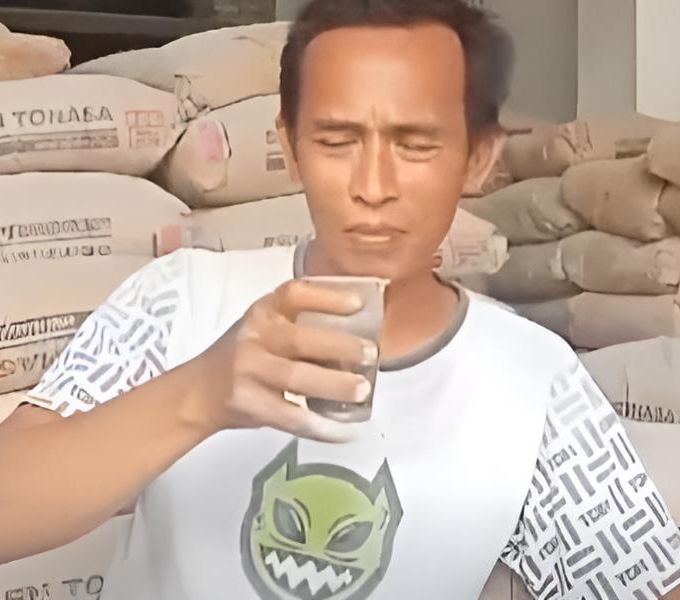 Viral! Pria Takalar Makan Semen hingga Diseduh bak Minum Kopi, Alasannya Bikin Tercengang