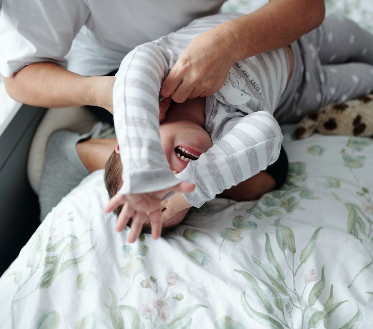 Viral Bayi Dikerokin Sampai Merah, Meski Pakai Bawang, Berbahayakah? Ini Kata Pakar