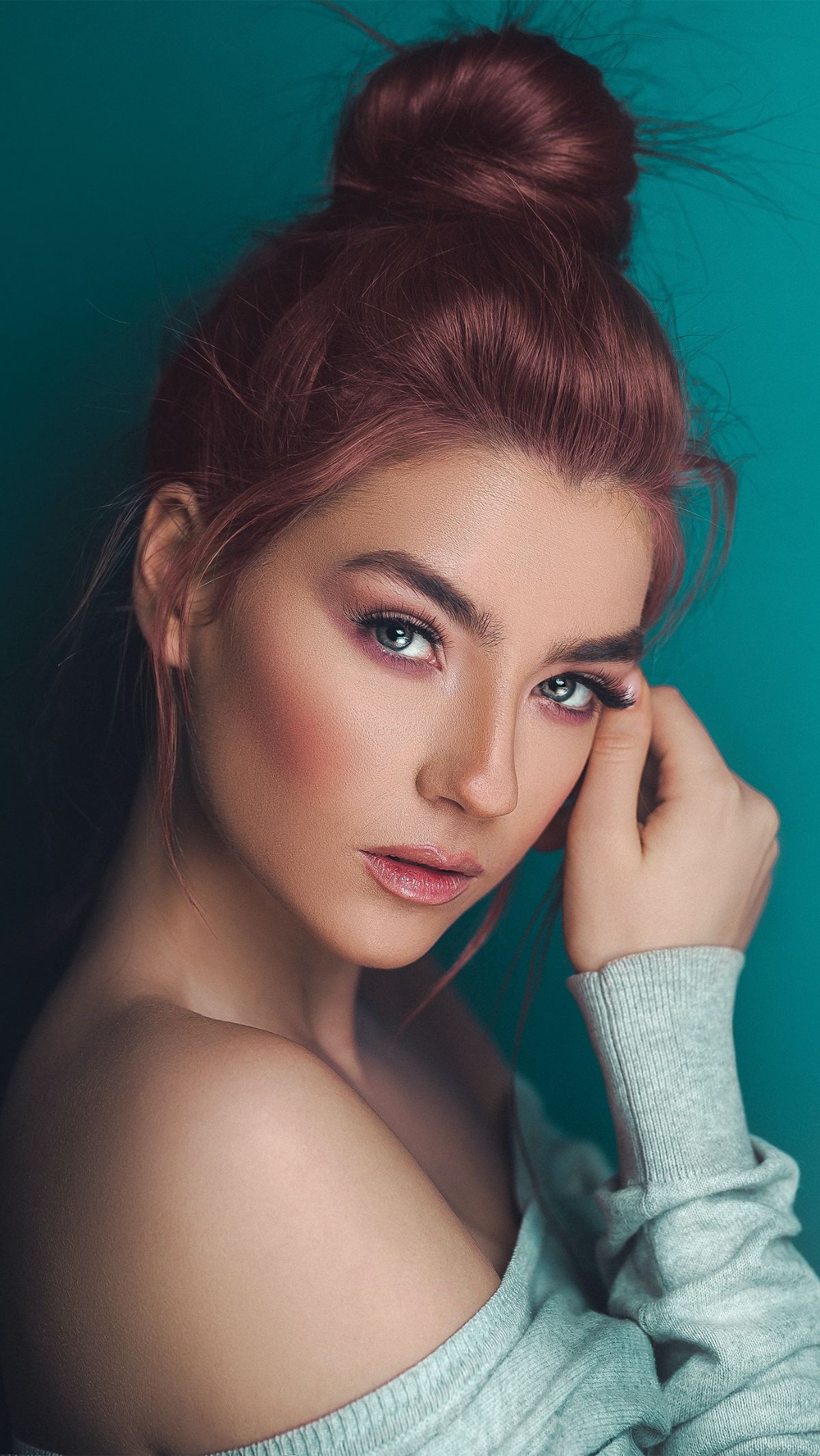 Beauty Hack Bikin Kontur Hidung Lebih Mudah Pakai Bantuan Senter Ponsel