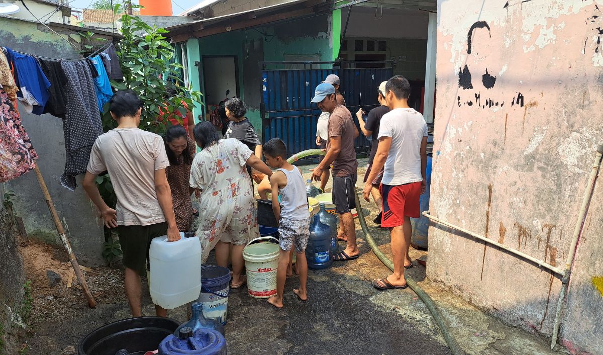 Tak hanya itu, musala di sekitar tempat tinggalnya pun baru membuat pompa air tanah untuk menyediakan kebutuhan salat.<br>