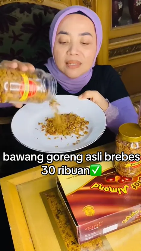 Potret Muzdalifah Jualan Bawang Goreng, Harganya Disorot Kelewat Murah