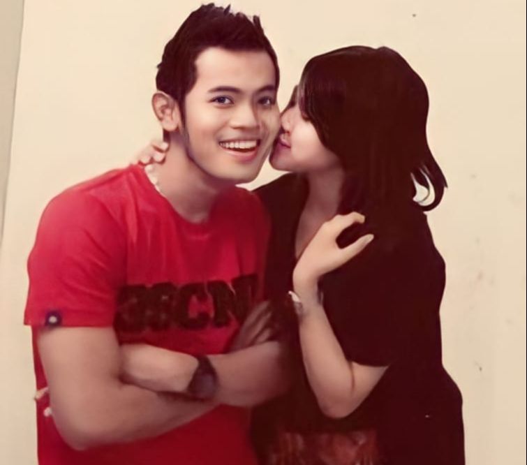 Gilang Juragan 99 Pamer Foto Jadul Awal Jadian, Wajah Istri Shandy Purnamasari Disorot