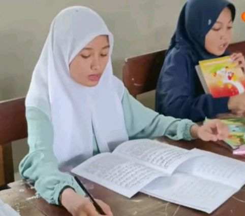 Prihatin Anak Kecanduan Handphone, Polisi di Semarang Dirikan Madrasah Gratis