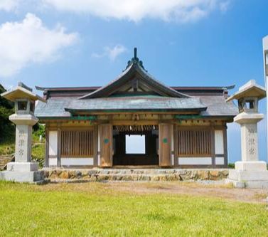 Hanya Laki-Laki yang Boleh Kunjungi Pulau Misterius Ini dan Mereka Harus Tanpa Busana