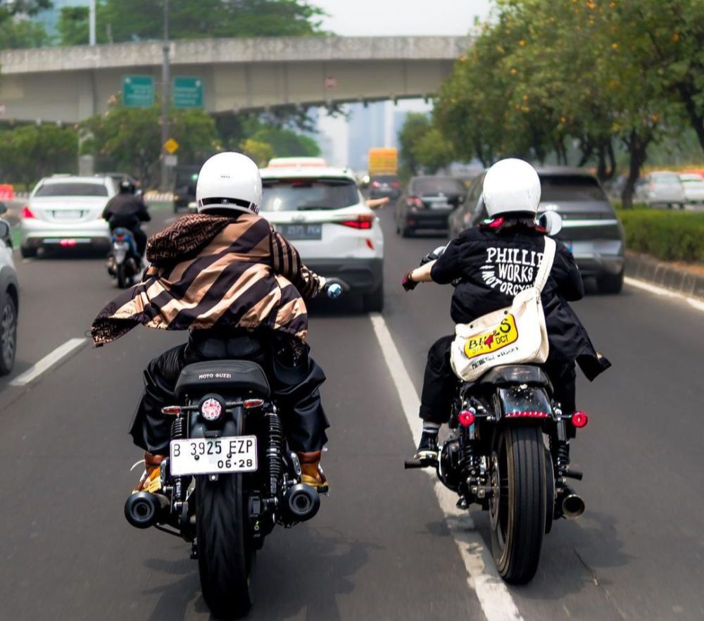 Potret Wika Salim Motoran Bareng Sahabat, Outfitnya Bikin Salfok!