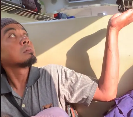 Momen Haru Ayah Lindungi Putrinya dari Tetesan AC Kereta yang Bocor