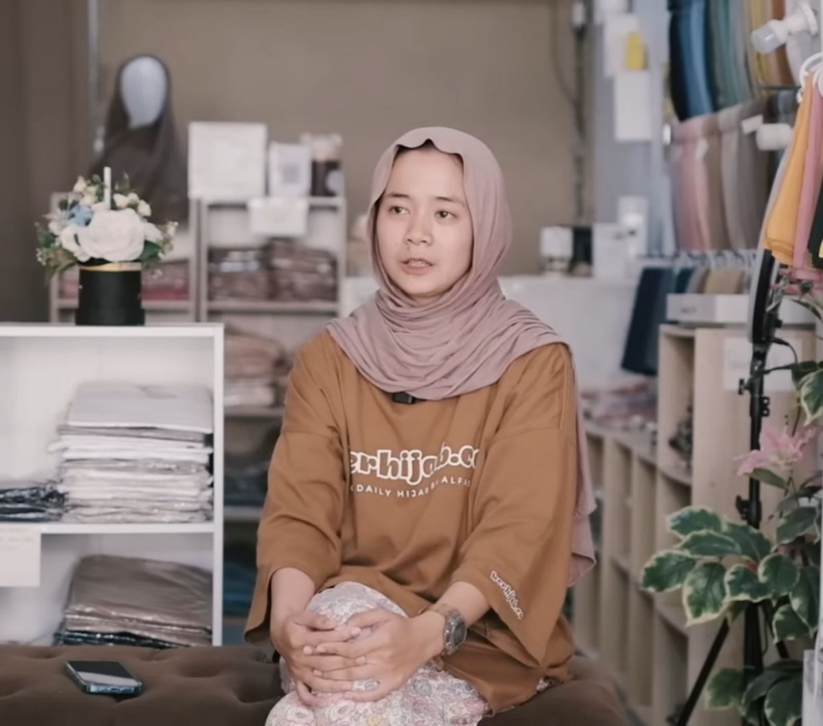 Kisah Via, Raup Pendapatan Rp100 Juta dari Jualan Hijab