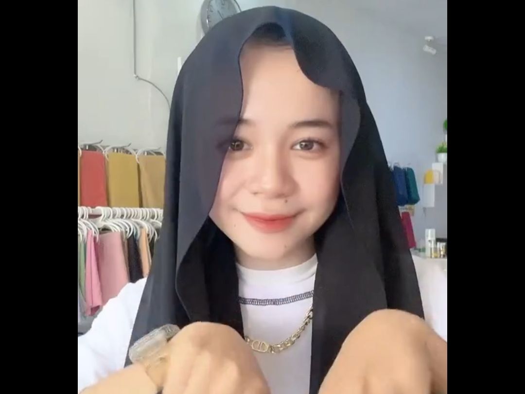 Kisah Via, Raup Pendapatan Rp100 Juta dari Jualan Hijab