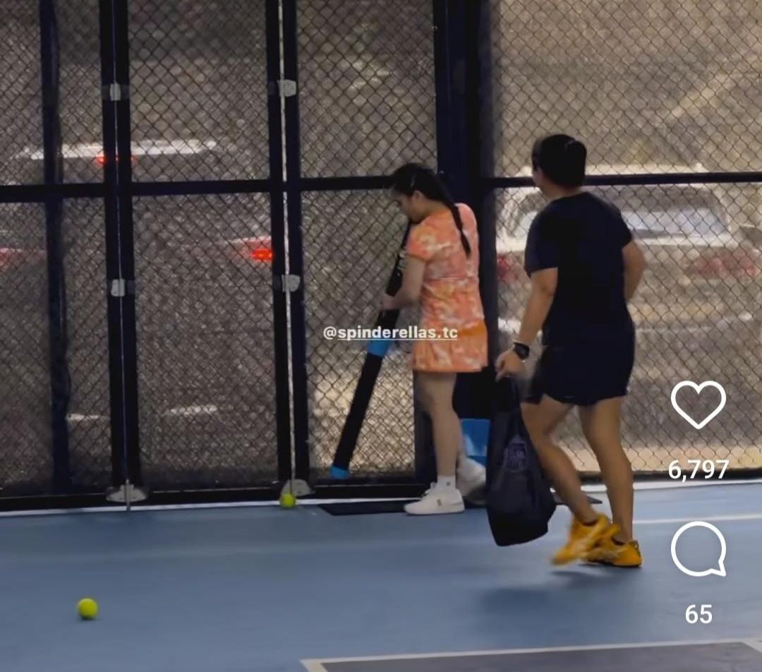 Aksi Nagita Slavina Bergaya Bak Ball Boy di Lapangan Tenis, Netizen 'Seger Banget Kayak Jeruk Mandarin'
