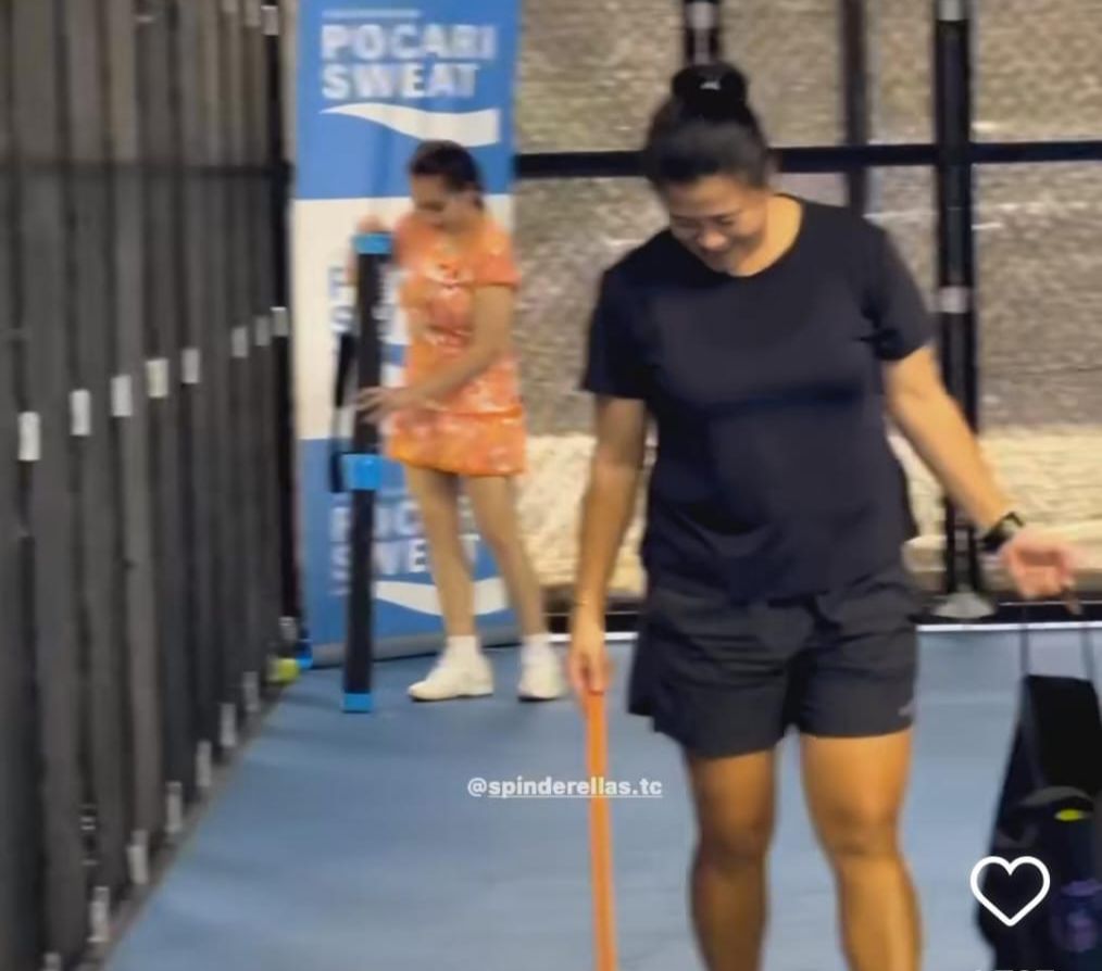 Aksi Nagita Slavina Bergaya Bak Ball Boy di Lapangan Tenis, Netizen 'Seger Banget Kayak Jeruk Mandarin'