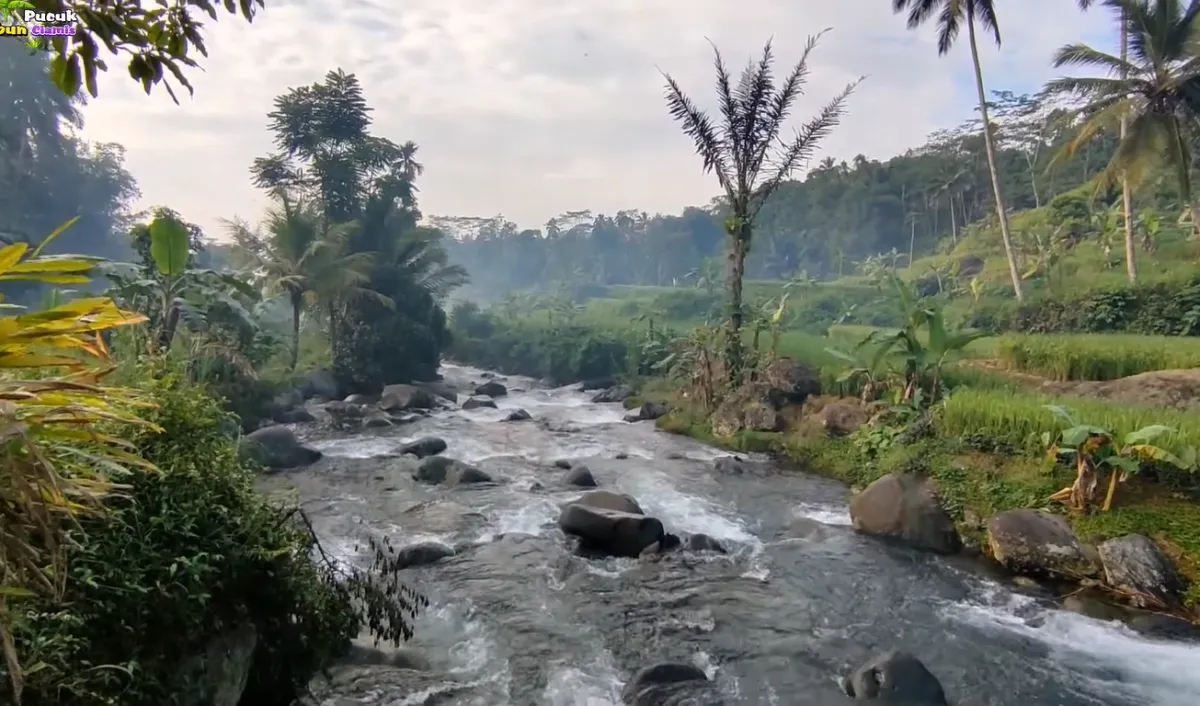 Airnya Jernih Melimpah.