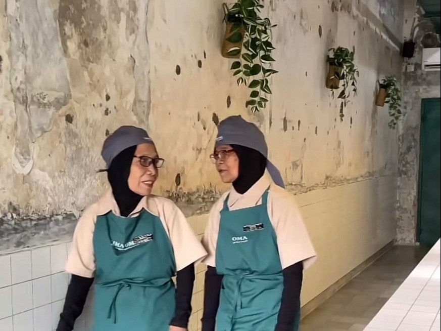 Kafe di Jakarta Ini Pekerjakan Para Lansia, Pengunjung Bak Pulang ke Rumah Nenek
