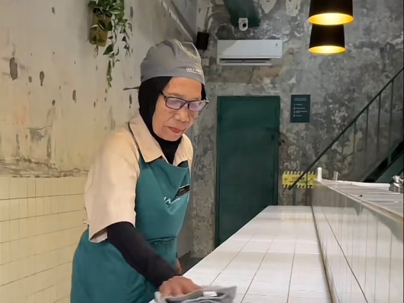 Kafe di Jakarta Ini Pekerjakan Para Lansia, Pengunjung Bak Pulang ke Rumah Nenek