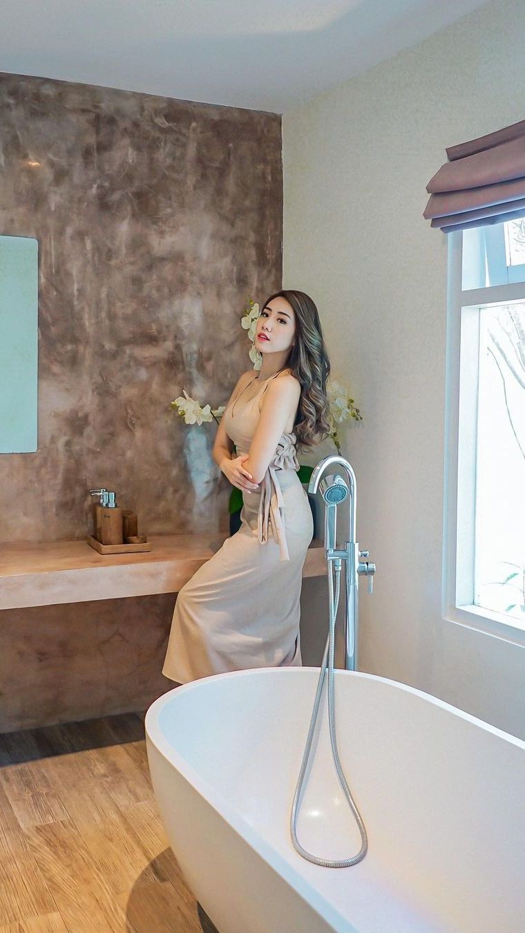 Potret Kekasih Baru Nicholas Sean, Vietyana Chloe yang Kerap Tampil 'Berani'