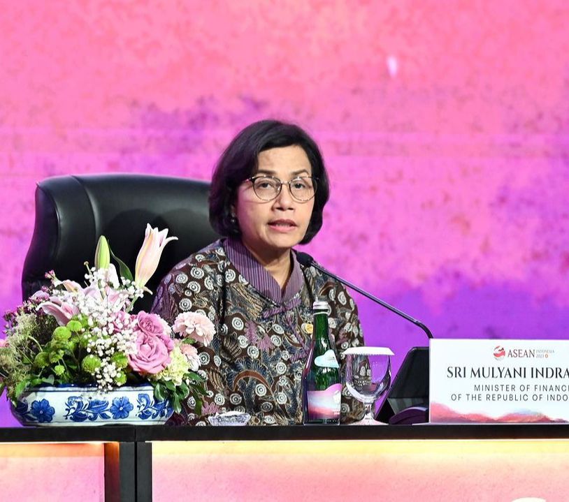 Momen Hangat Sri Mulyani Momong Cucu Bayinya