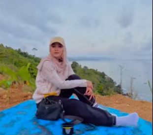 Ingat Bu Dendy yang Viral Sawer Pelakor dengan Uang Rp100 Ribuan? Kini Makin Tajir hingga Dituding Buat Pesugihan!