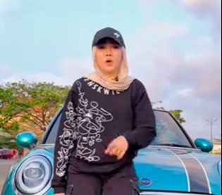 Ingat Bu Dendy yang Viral Sawer Pelakor dengan Uang Rp100 Ribuan? Kini Makin Tajir hingga Dituding Buat Pesugihan!