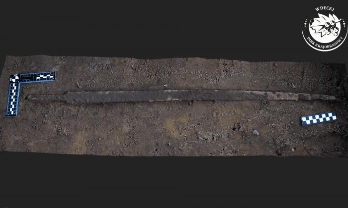 Arkeolog Temukan Pedang Unik Sepanjang Hampir 1 Meter, Diduga dari Zaman Viking
