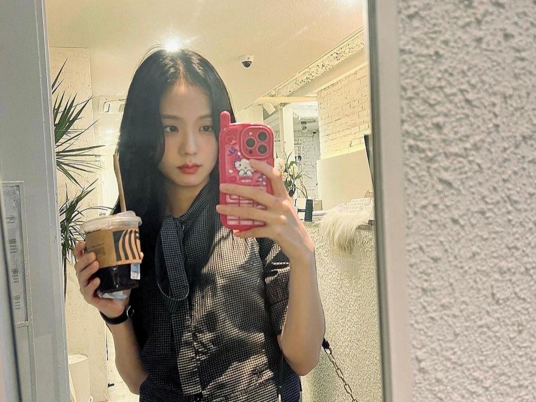 Tengok Gaya Jisoo Blackpink dengan Outfit Santuy tapi Stylish