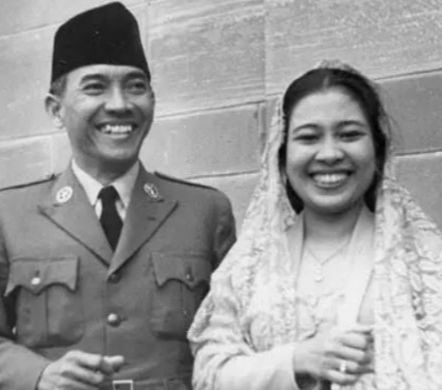 Ibu Negara Indonesia Ini Pernah Pakai Perhiasan Pinjaman Saat Kunjungan Kenegaraan