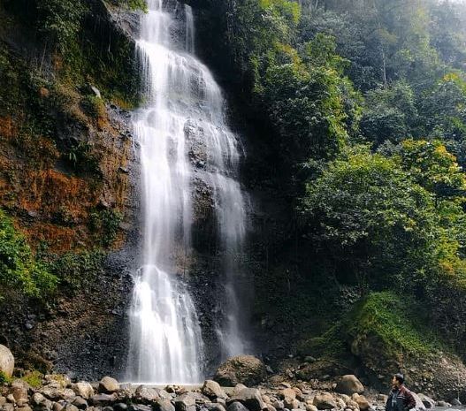 Menikmati Pesona Curug Cimandaway, Air Terjun Tertinggi di Cilacap