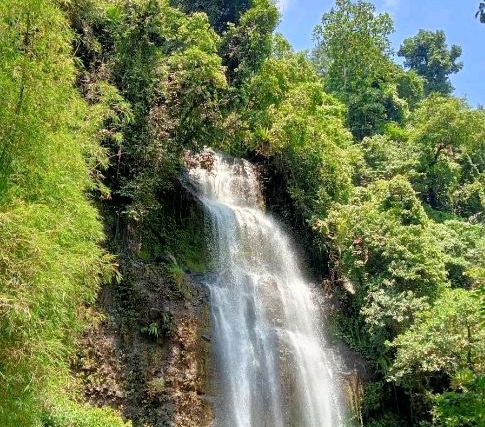 Menikmati Pesona Curug Cimandaway, Air Terjun Tertinggi di Cilacap