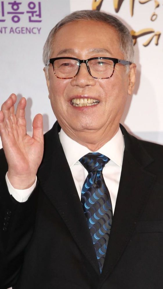 Selama berkarir di industri perfilman Korea, Byun Hee Bong membintangi empat film garapan sutradara pemenang Oscar, Bong Joon Ho. Mari kita lihat beberapa film kolaboratif mereka yang telah mengukir sejarah dalam perfilman Korea:
