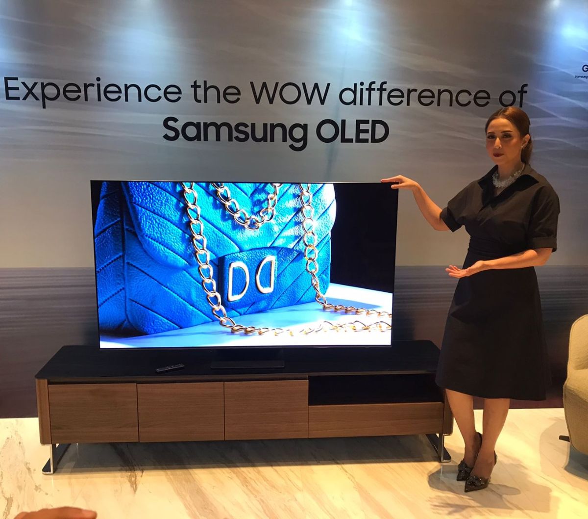 Banderol Termurah Hampir Rp25 Juta, Apa Kelebihan TV Terbaru Samsung OLED S90C dan S95C?