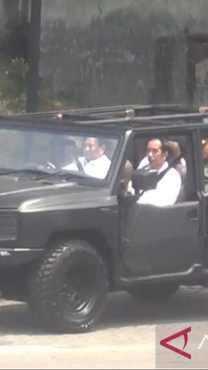 Jokowi Disopiri Prabowo Naik Maung, Intip Kecanggihan Mobil Perang Buatan Anak Bangsa Ini<br>