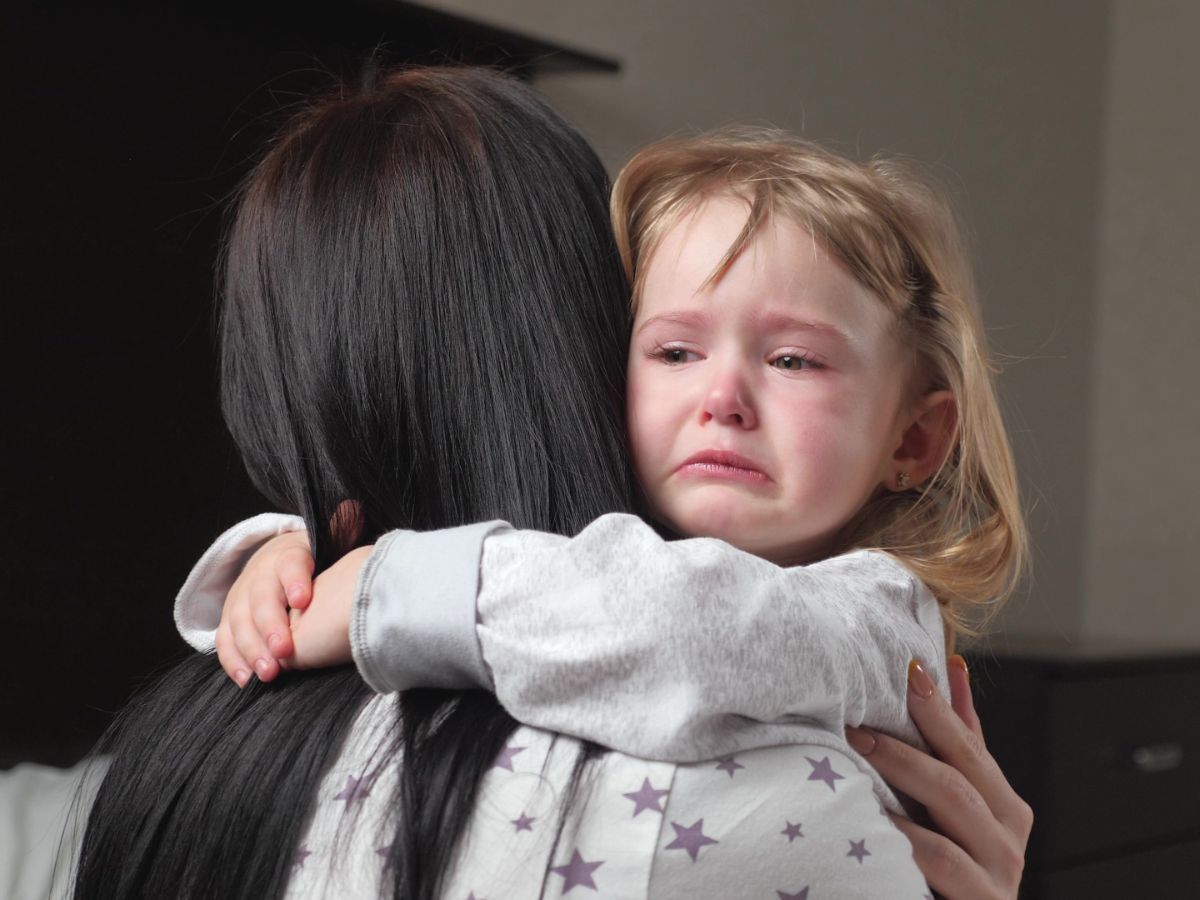 Momen Pilu Gadis Kecil Menangis Tengah Malam Ingin Bertemu Ibu, Namun Tak Dibukakan Pintu