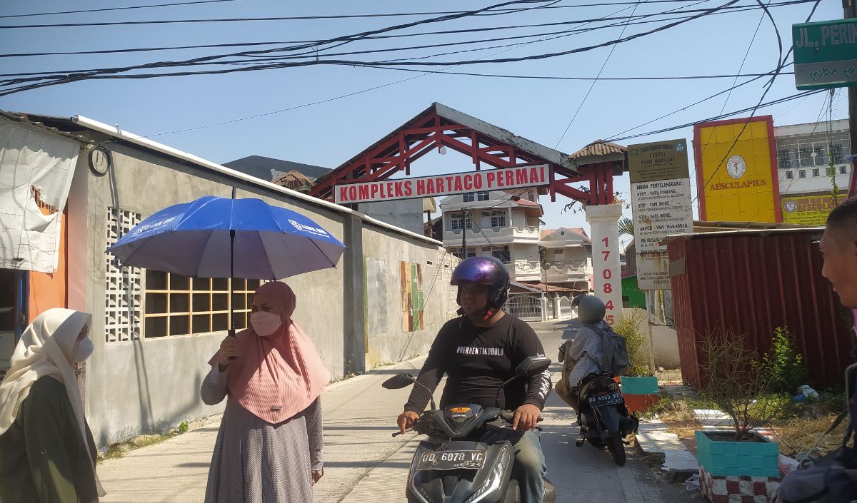 Sementara tetangga yang enggan disebutkan namanya menyebut pasca-penggeledahan, rumah kontrakan Nur Utami tampak sepi. Padahal, sebelumnya lokasi itu sering ramai.<br>