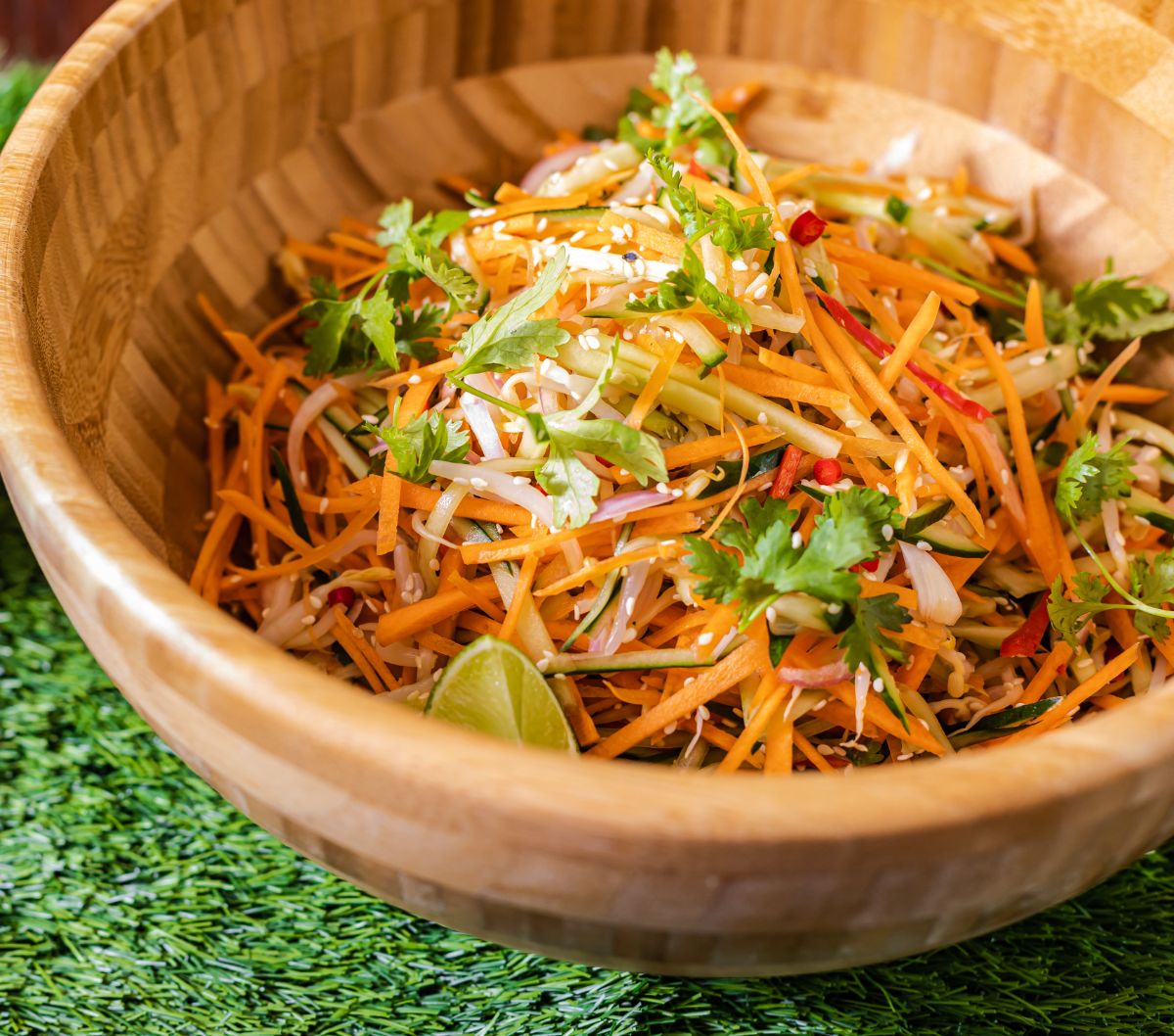 Makan Salad di Resto Terkenal, Pas Ngunyah di Piring Ada Cotton Bud yang Kapasnya Sudah Cokelat