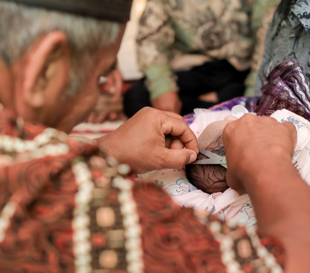 Wanita Ini Lupa Matikan Filter Kamera Saat Rekam Aqiqah Keponakan, Hasilnya Bikin Ngakak