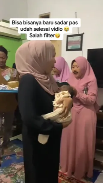 Wanita Ini Lupa Matikan Filter Kamera Saat Rekam Aqiqah Keponakan, Hasilnya Bikin Ngakak