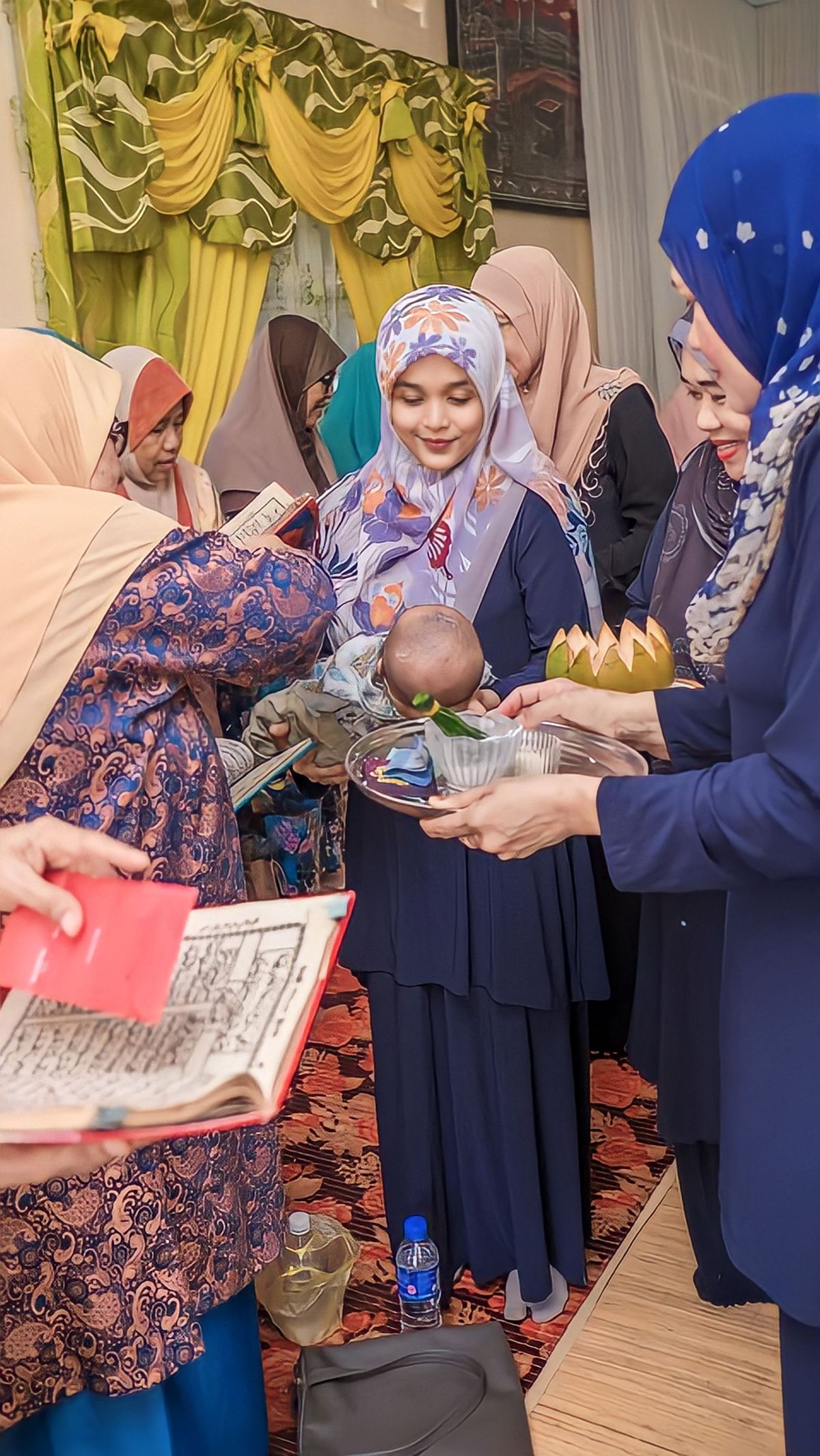 Wanita Ini Lupa Matikan Filter Kamera Saat Rekam Aqiqah Keponakan, Hasilnya Bikin Ngakak<br>