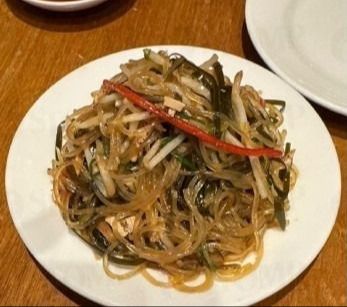 Makan Salad di Resto Terkenal, Pas Ngunyah di Piring Ada Cotton Bud yang Kapasnya Sudah Cokelat