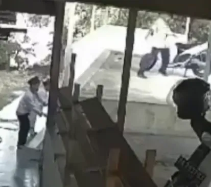 Detik-Detik Bocah 8 Tahun Tewas Tertimpa Tembok Saat Wudhu di Masjid, Dinding Beton Roboh Ditabrak Motor