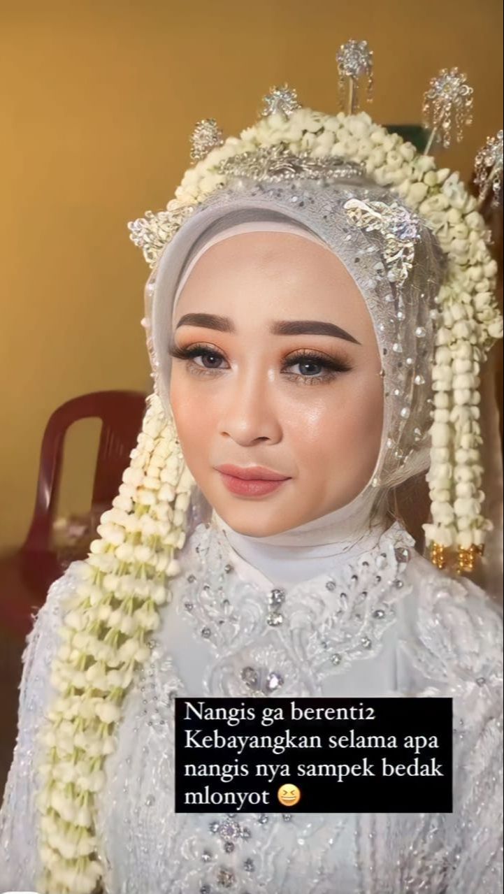Makeup Pengantin Rusak Parah karena Nangis Brutal, MUA Ini Lakukan Retouch yang Hasilnya Perfect