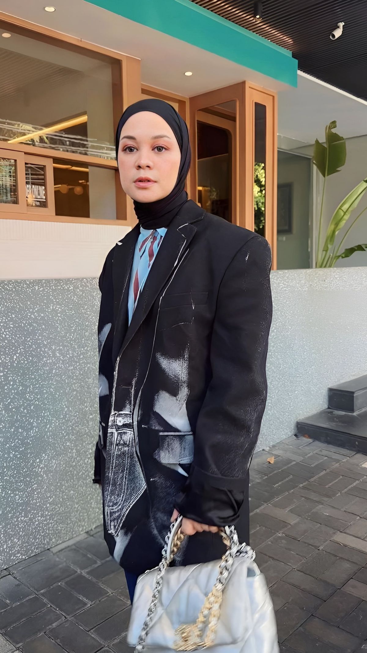 Seru! Pilihan Outfit Tantri Namirah Nuansa Musim Gugur