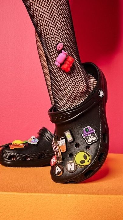 Kisah Crocs yang Fenomenal: Dulu Dihujat, Kini Digandrungi